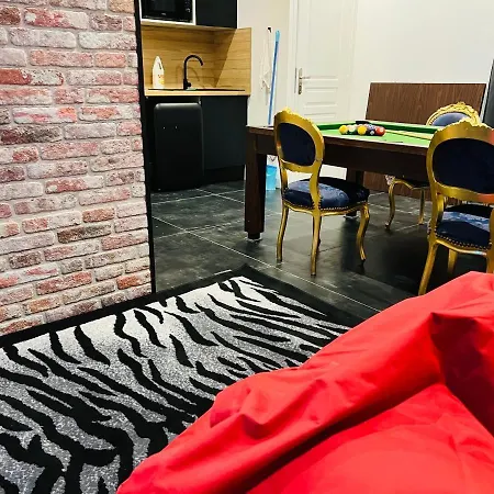 Apartment Capsule Street Art - Sauna- Jacuzzi - Playstation 5 - Billard - Netflix - Cinema - Terrasse
